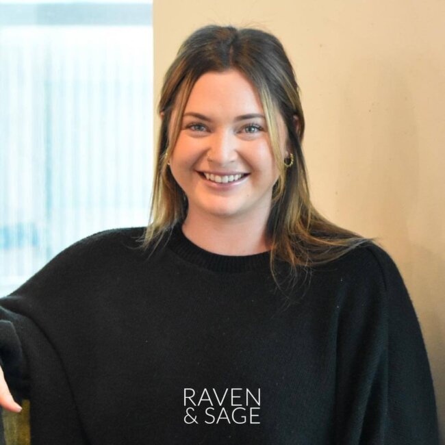 Elle Eppley, Receptionist at Raven & Sage Salon